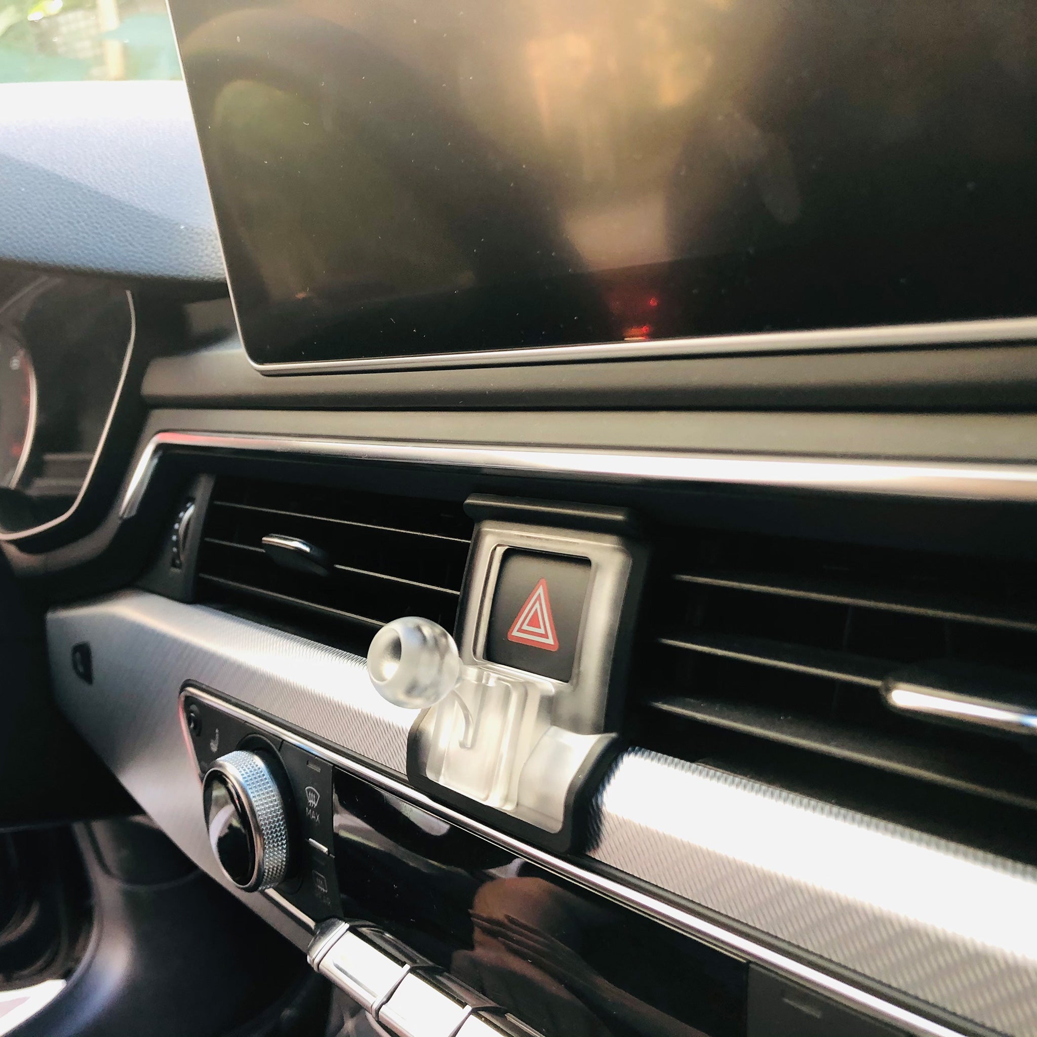 Audi a4 store b9 phone holder