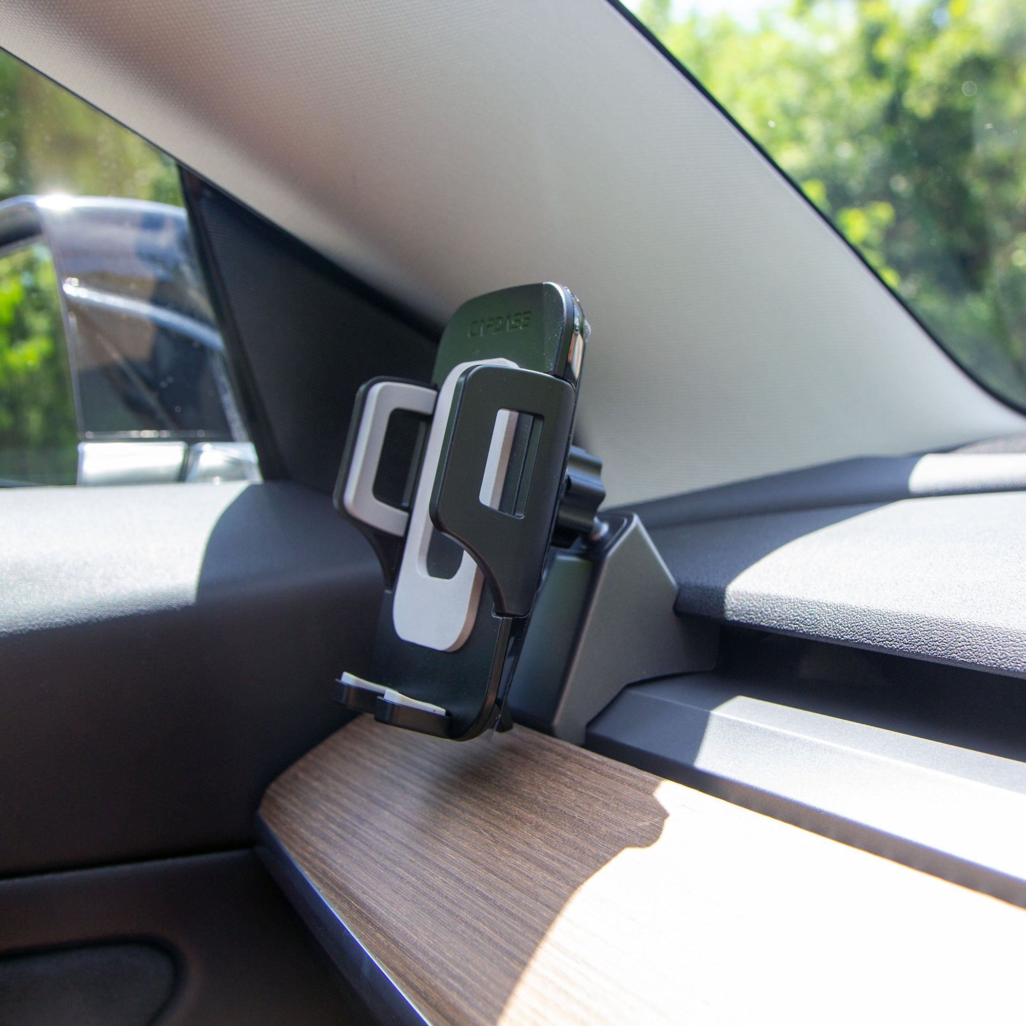 Handy Halterung schwarz Dashboad für Model 3 & Y - Forcar Concepts - Tesla  Tuning